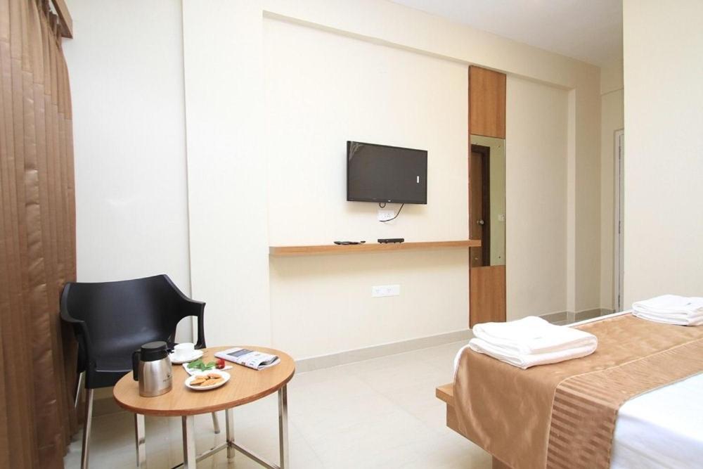 Samasth Rooms And Suits Мисор Екстериор снимка