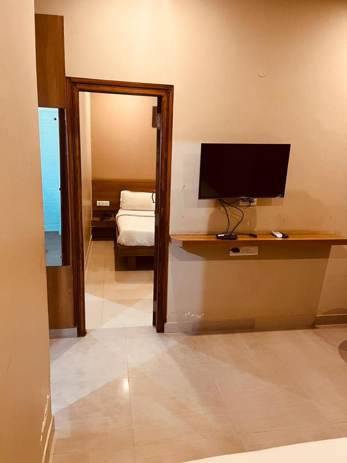 Samasth Rooms And Suits Мисор Екстериор снимка