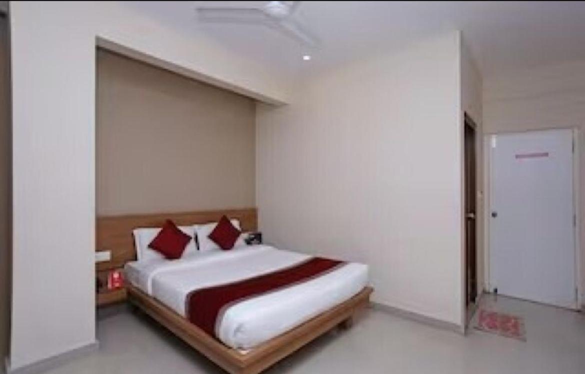 Samasth Rooms And Suits Мисор Екстериор снимка