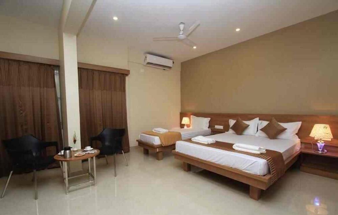 Samasth Rooms And Suits Мисор Екстериор снимка