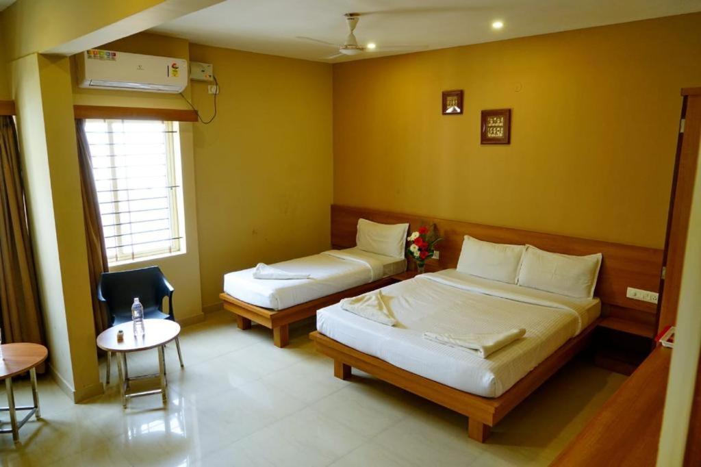 Samasth Rooms And Suits Мисор Екстериор снимка